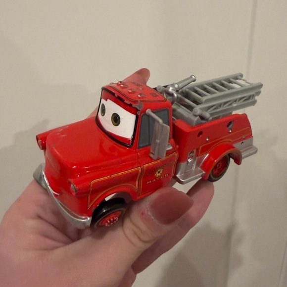 Tomica Disney Pixar Cars Toon Rescue Squad Mater C-35 Tow Mater - Picture 4 of 4